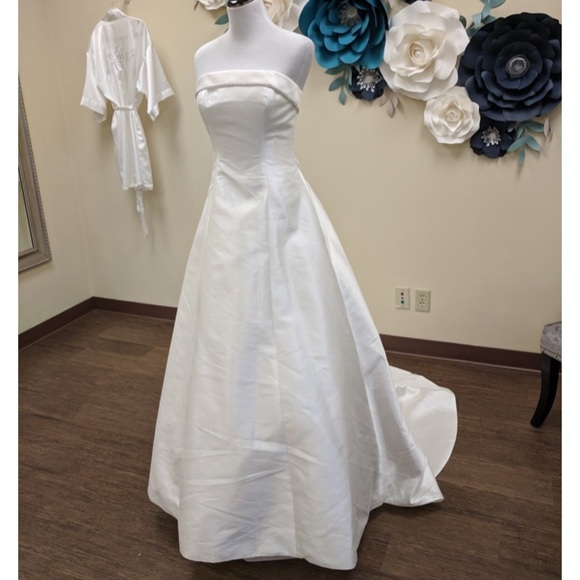 Christian Michele Wedding Dress Ball gown A Line Size 6 4 Bow Back strapless - Picture 2 of 8